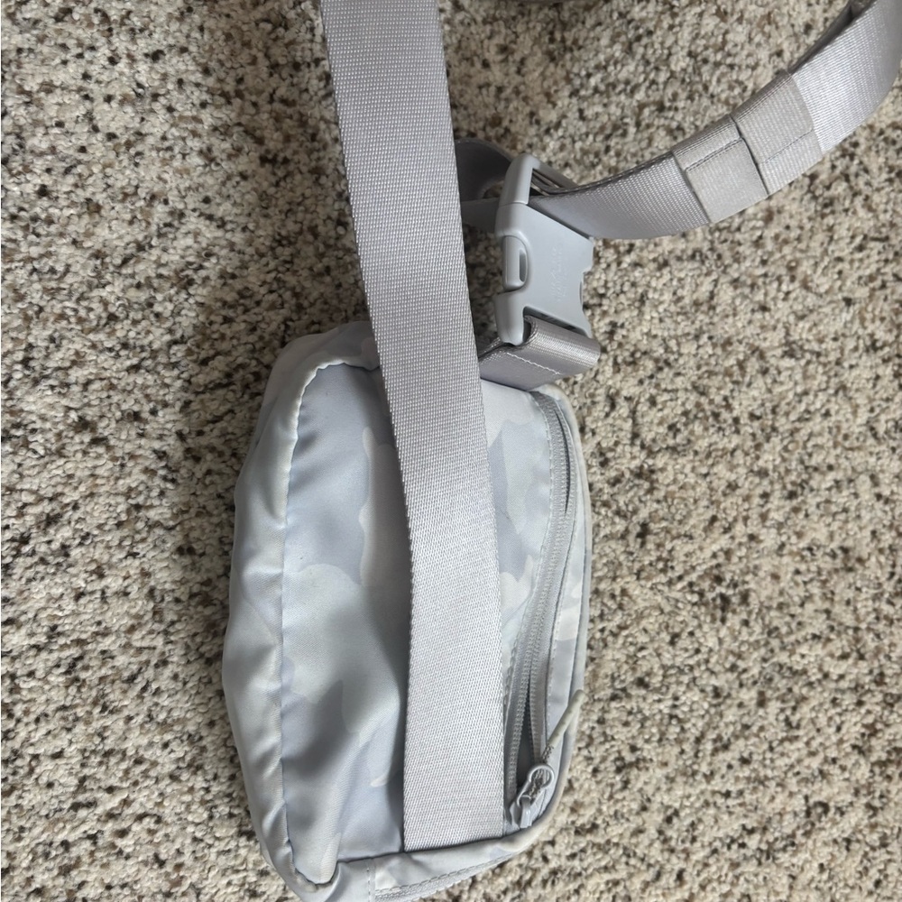 Lululemon Gray Camo Belt Bag - Picture 2 of 4